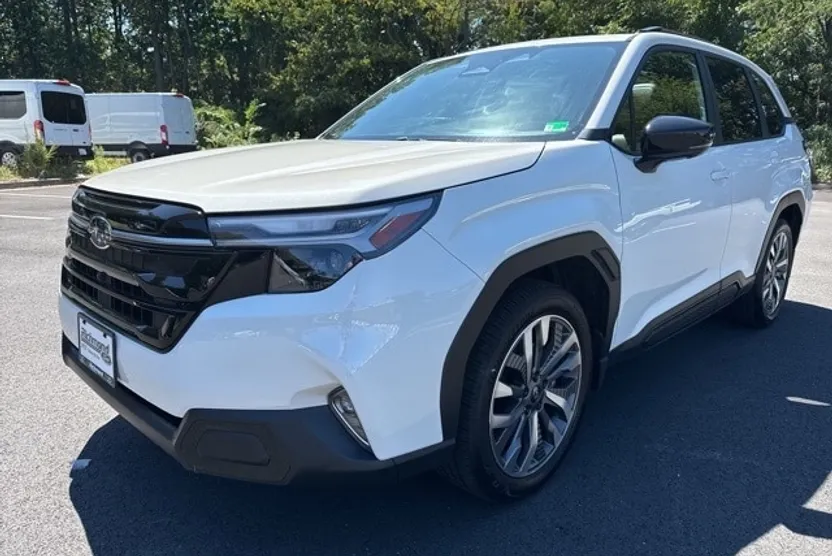 2025 Subaru Forester Touring photo 1