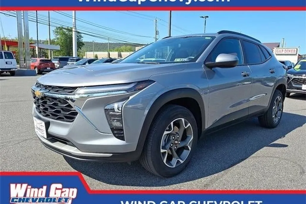 2024 Chevrolet Trax LT photo 1