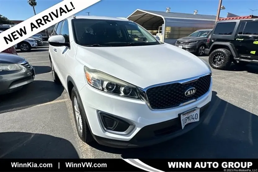 2017 Kia Sorento LX V6 photo 1