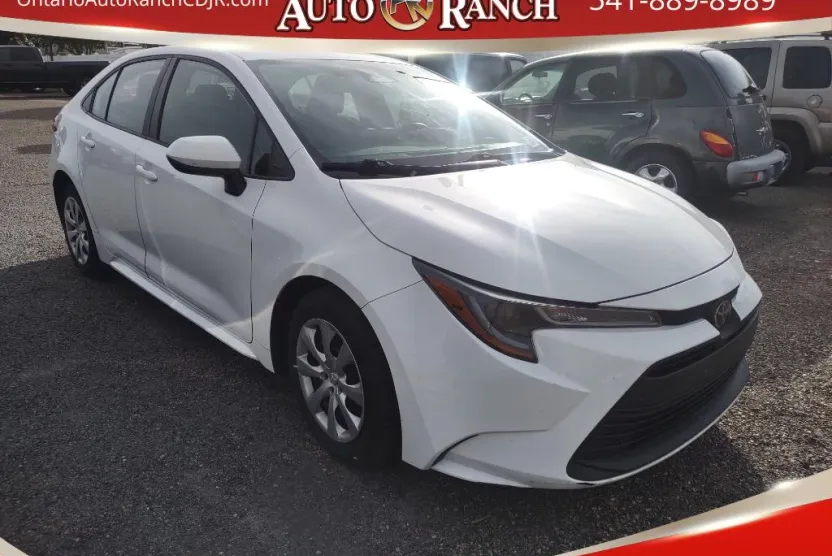 2023 Toyota Corolla LE photo 1
