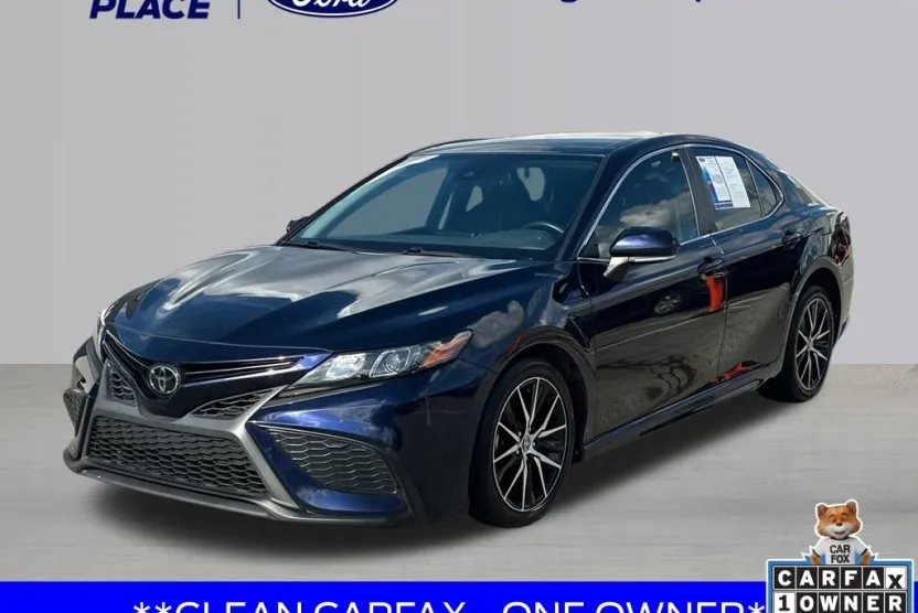 2022 Toyota Camry SE photo 1