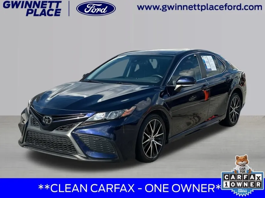 2022 Toyota Camry SE photo 1