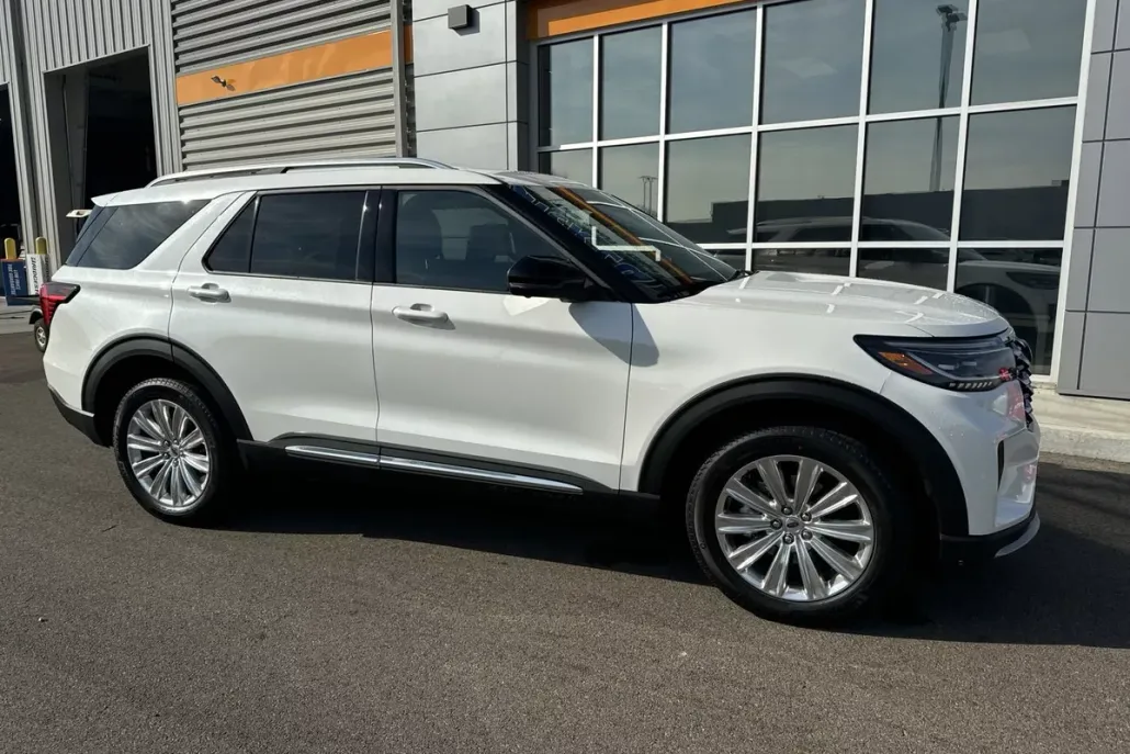 2025 Ford Explorer Platinum photo 1