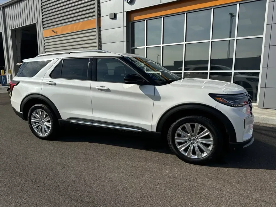 2025 Ford Explorer Platinum photo 1