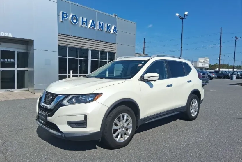 2018 Nissan Rogue SV photo 1