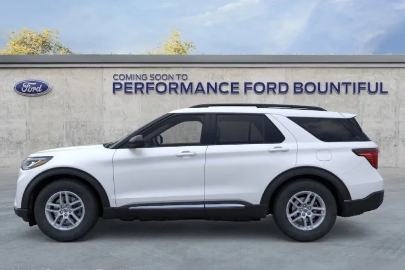 2025 Ford Explorer photo 1