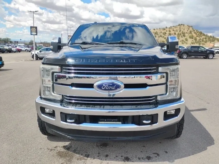 2017 Ford F-250 Lariat photo 1