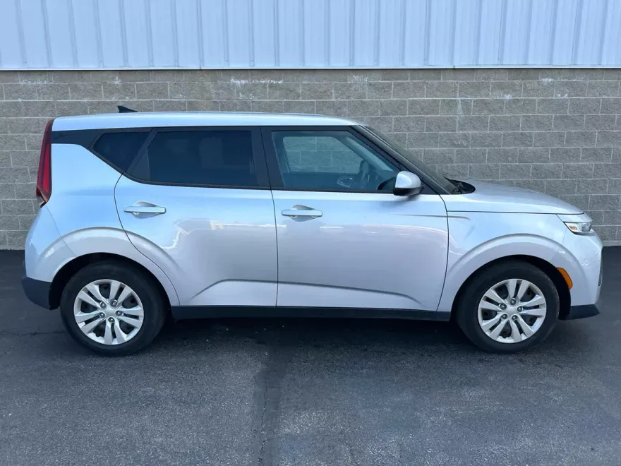 2020 Kia Soul LX photo 1