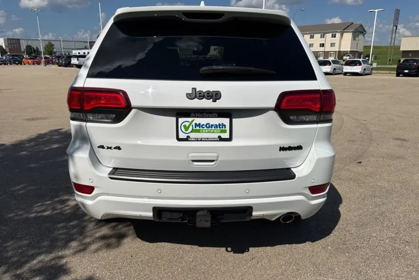 2021 Jeep Grand Cherokee Anniversary Edition photo 1