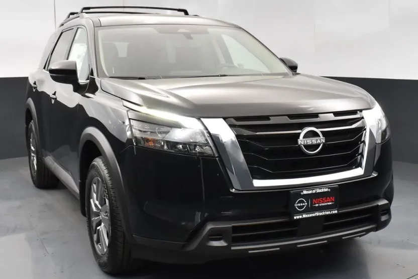 2025 Nissan Pathfinder SV photo 1