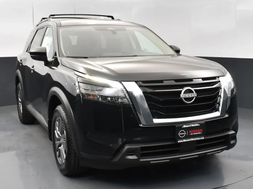 2025 Nissan Pathfinder SV photo 1