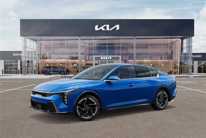 2025 Kia K4 GT-Line photo 1