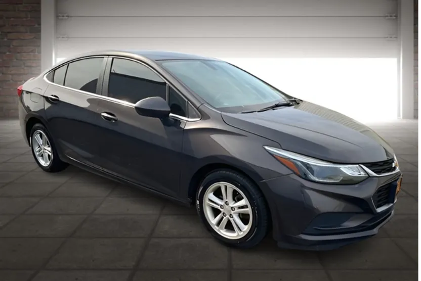 2017 Chevrolet Cruze LT photo 1
