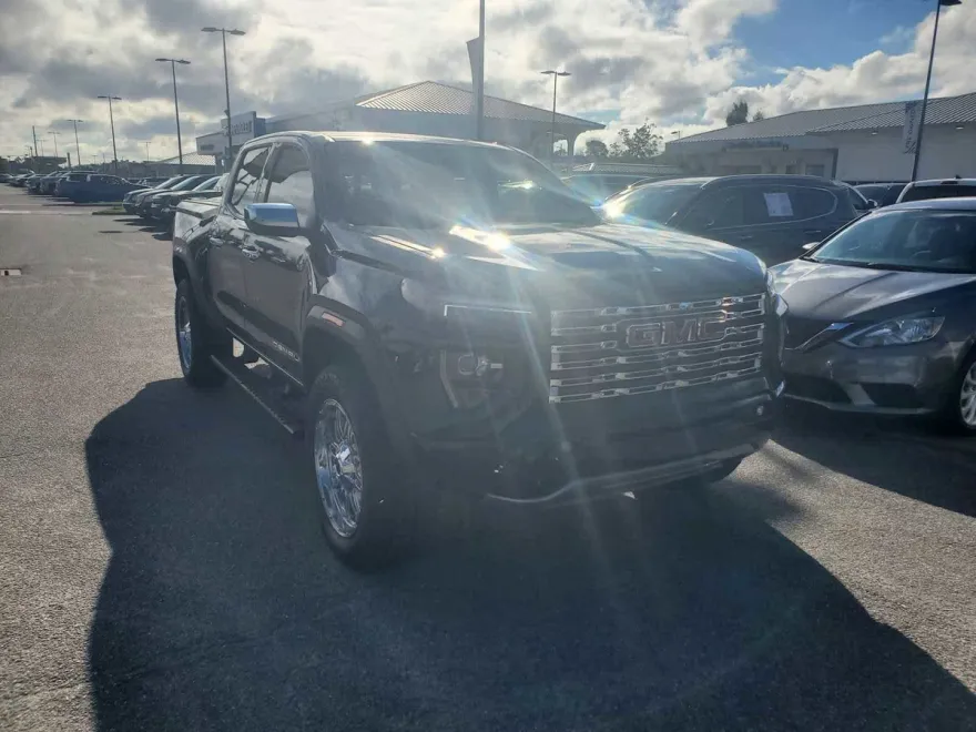 2024 Gmc Canyon Denali photo 1