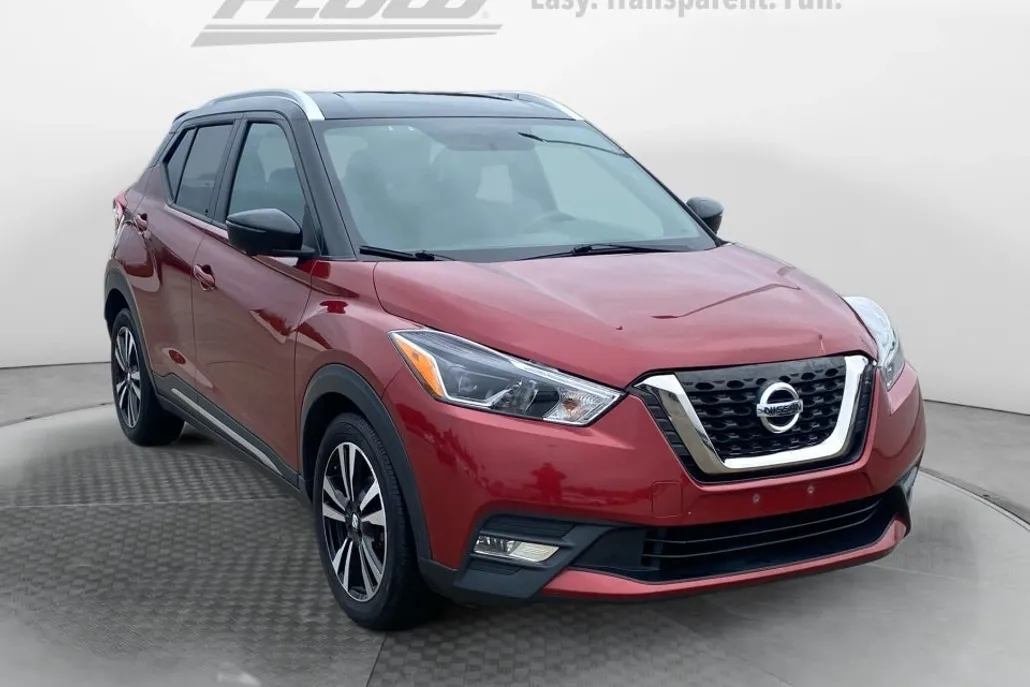 2019 Nissan Kicks SR photo 1
