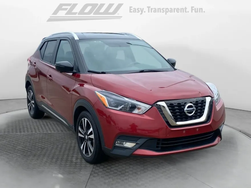 2019 Nissan Kicks SR photo 1