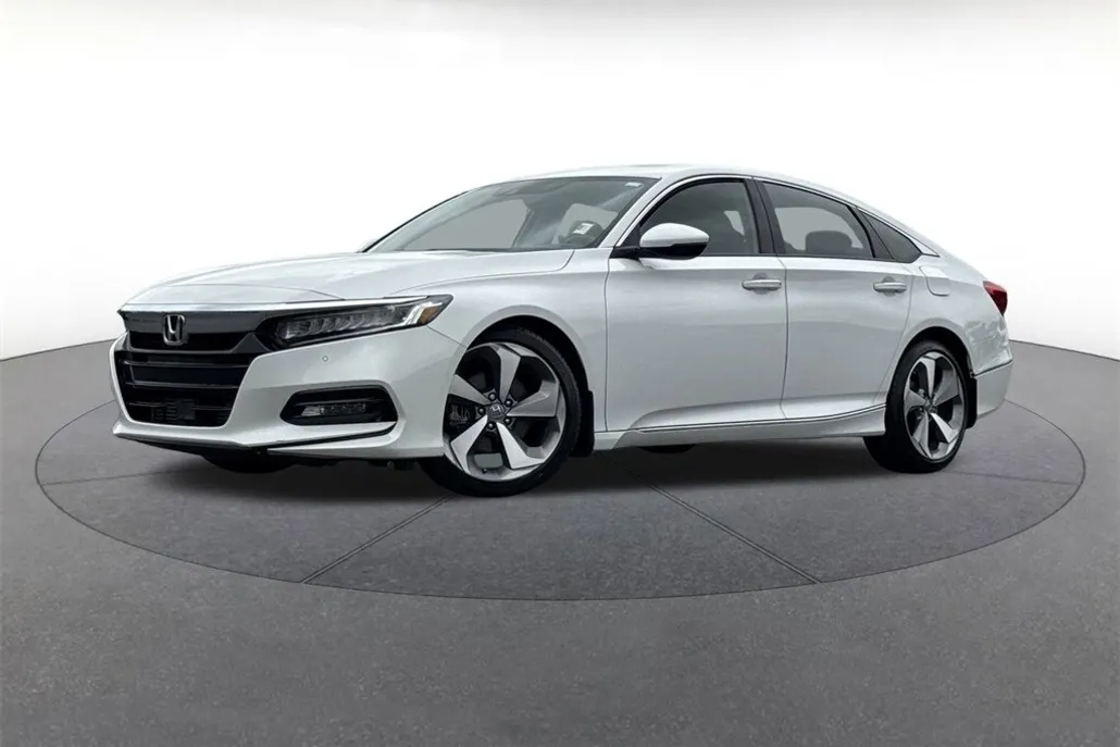 2018 Honda Accord Touring photo 1