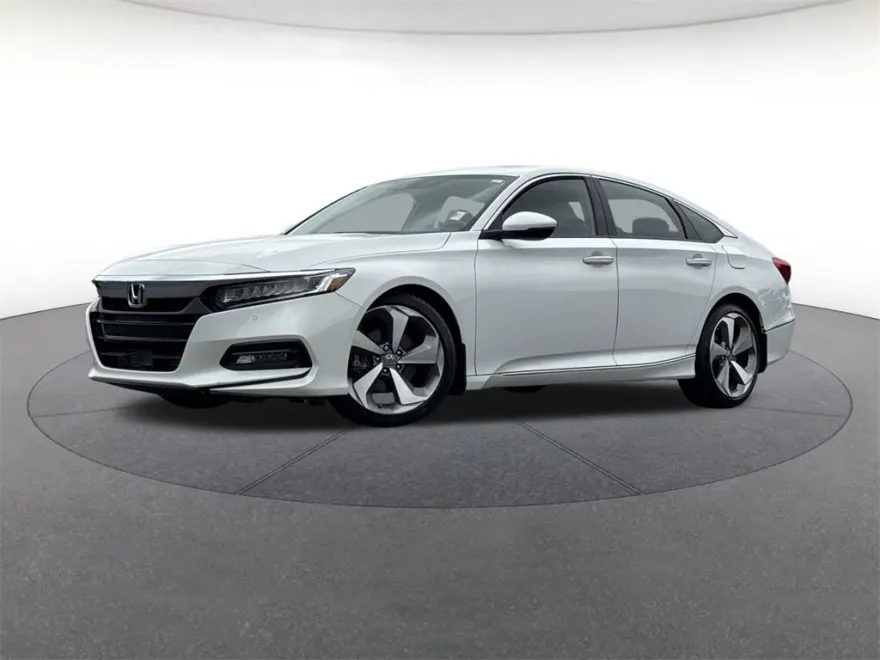 2018 Honda Accord Touring photo 1