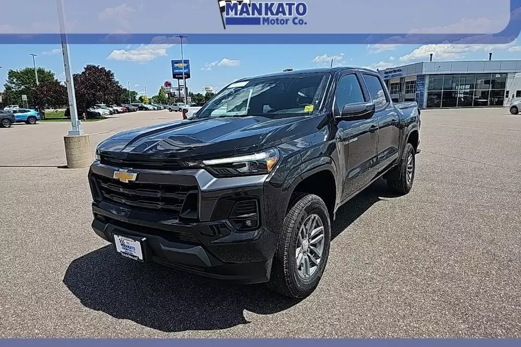 2025 Chevrolet Colorado Work Truck LT photo 1