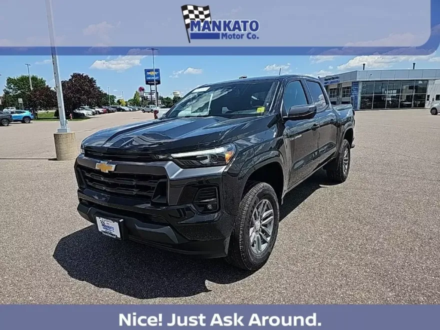 2025 Chevrolet Colorado Work Truck LT photo 1