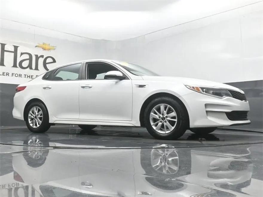 2017 Kia Optima LX photo 1
