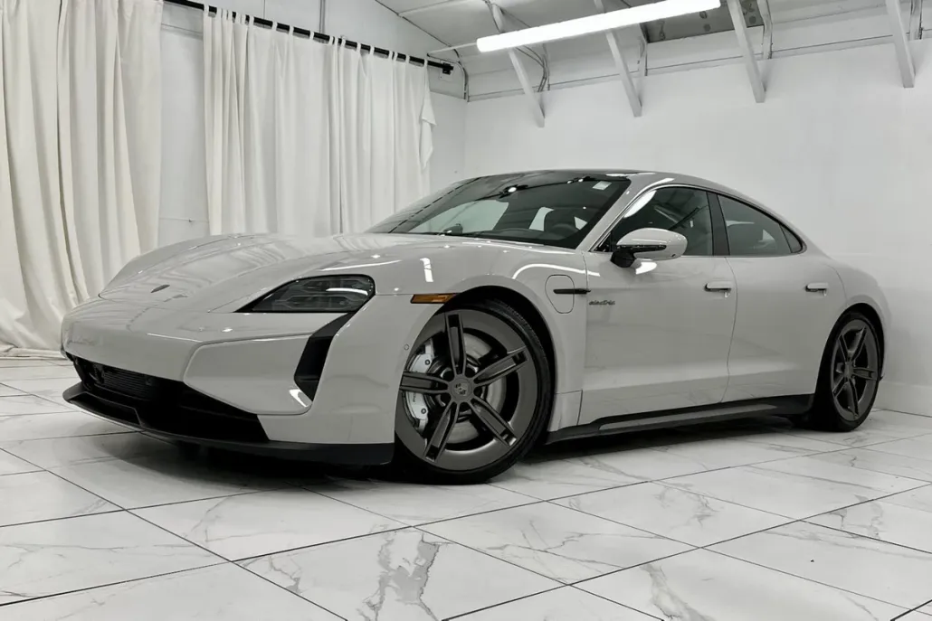 2025 Porsche Taycan Turbo photo 1