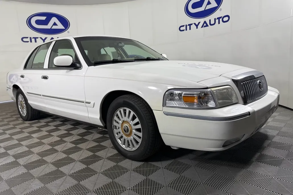 2008 Mercury Grand Marquis LS photo 1