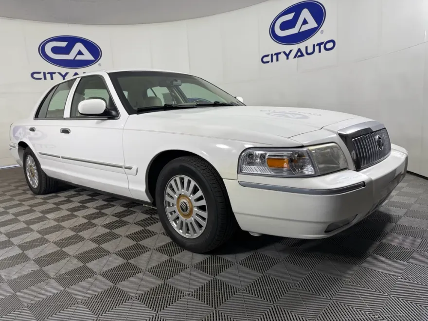 2008 Mercury Grand Marquis LS photo 1