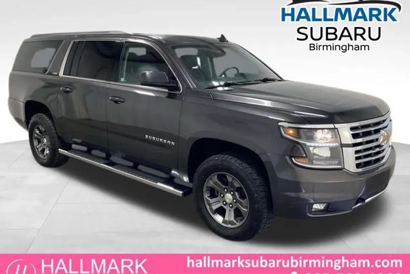 2016 Chevrolet Suburban LT photo 1