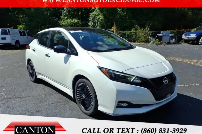 2024 Nissan Leaf SV photo 1