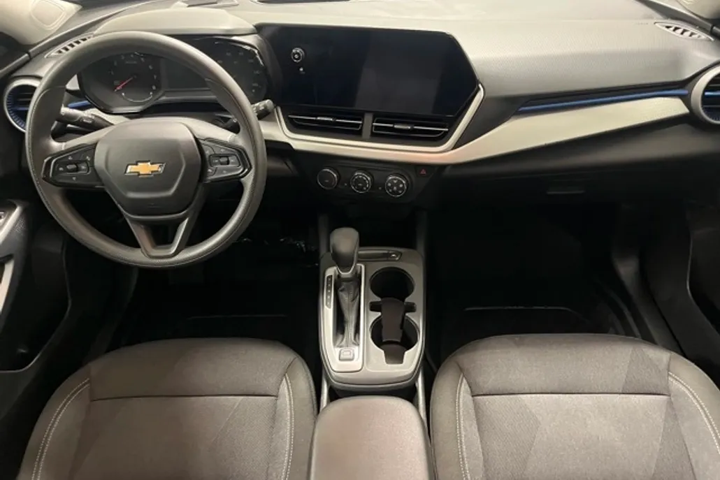 2025 Chevrolet Trax LS photo 1