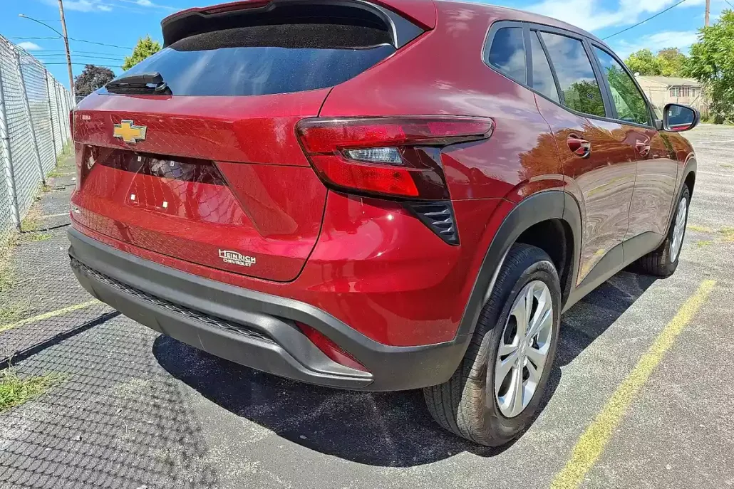 2024 Chevrolet Trax LS photo 1