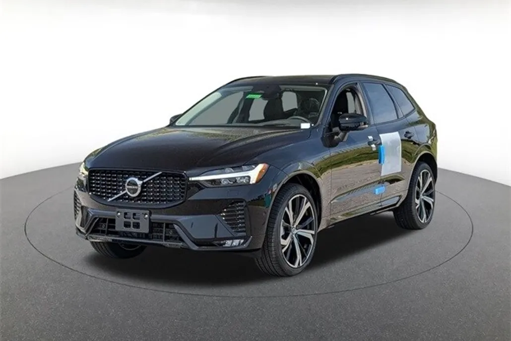 2025 Volvo XC60 B5 photo 1