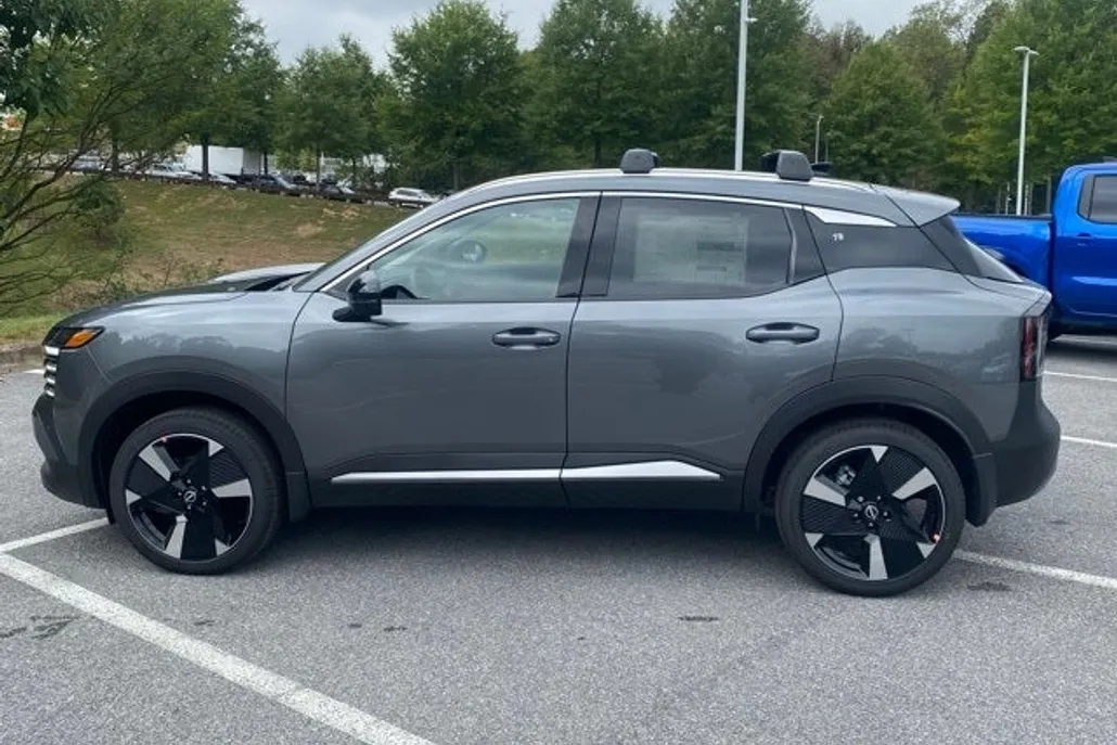 2026 Nissan Kicks SR photo 1