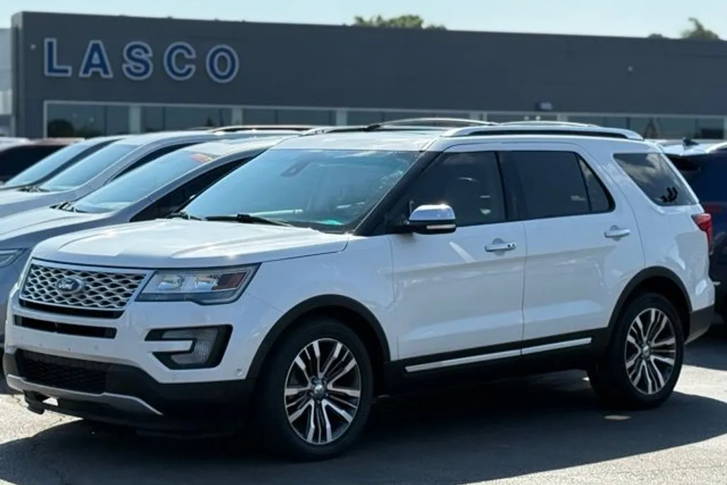 2016 Ford Explorer Platinum photo 1