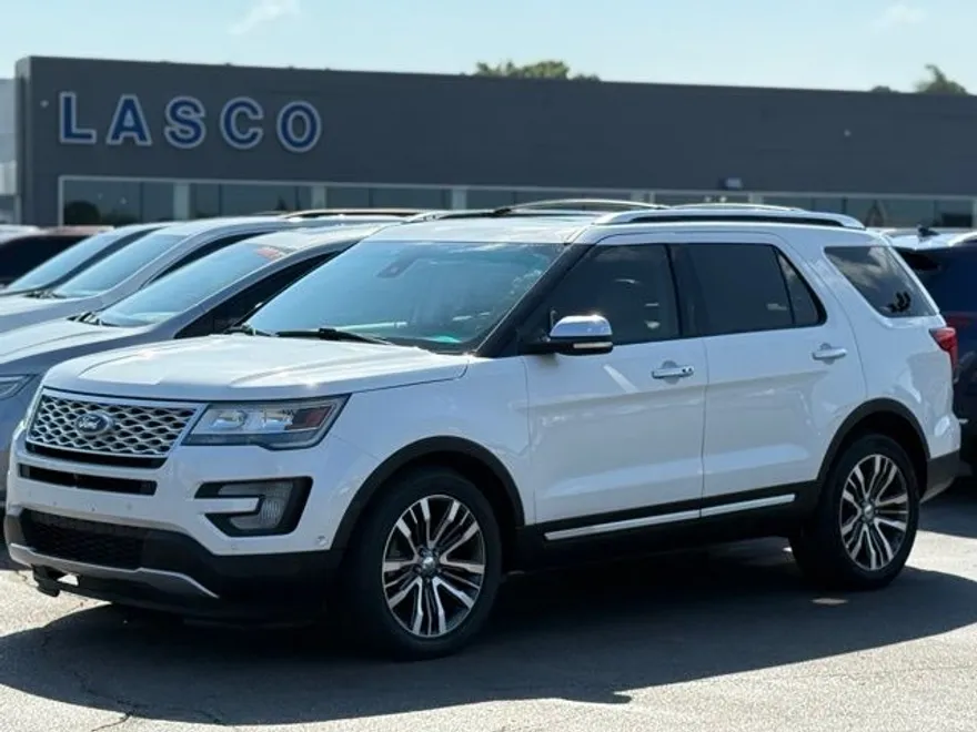 2016 Ford Explorer Platinum photo 1