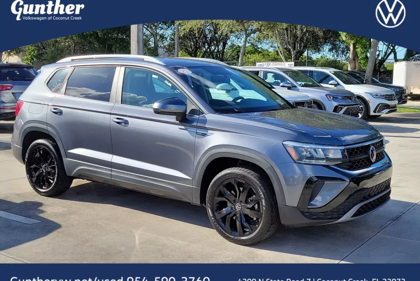 2022 Volkswagen Taos SE photo 1