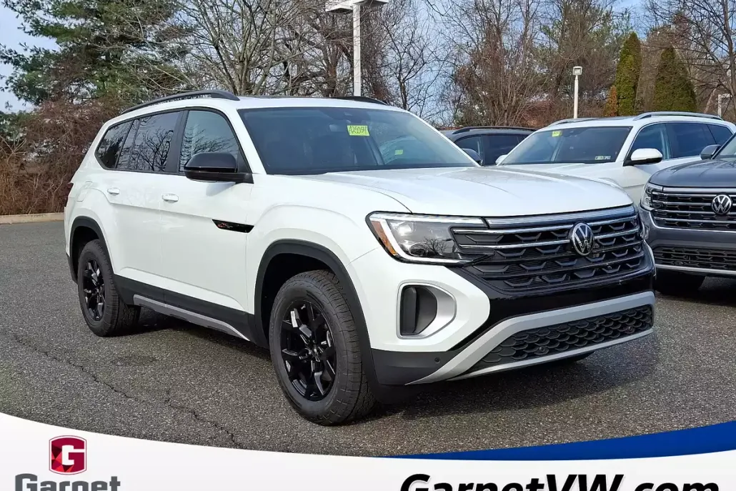 2025 Volkswagen Atlas Peak Edition SE photo 1