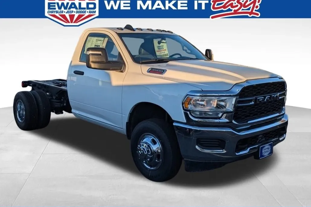 2024 Ram 3500 Tradesman photo 1
