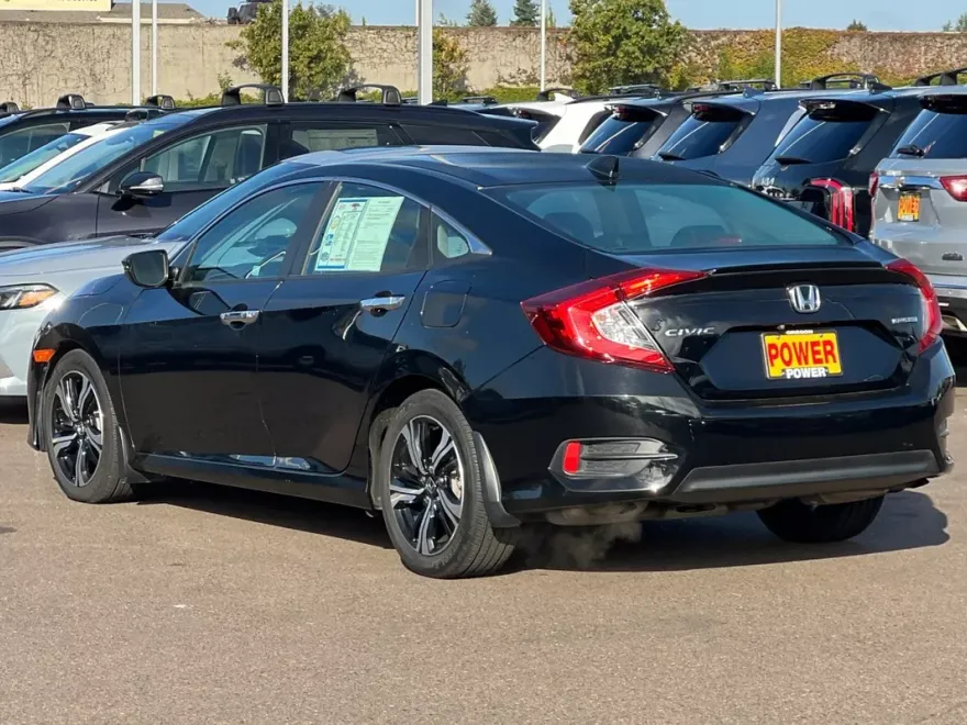 2017 Honda Civic Touring photo 1