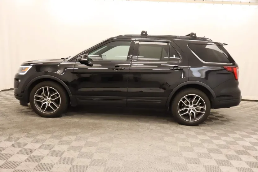 2018 Ford Explorer Sport photo 1
