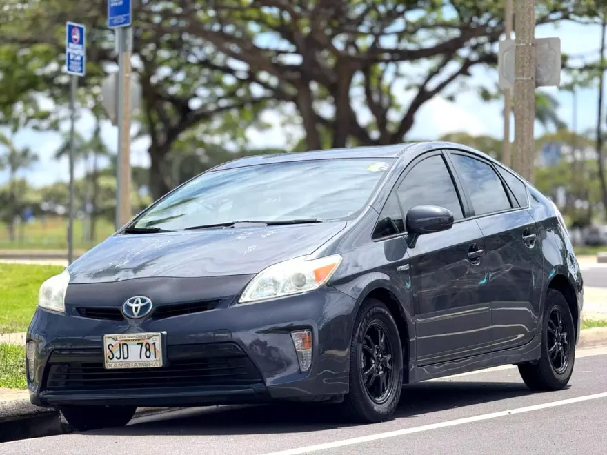 2014 Toyota Prius One photo 1