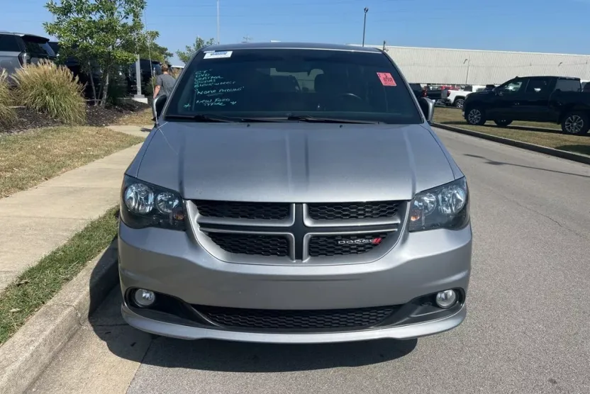 2020 Dodge Grand Caravan GT photo 1