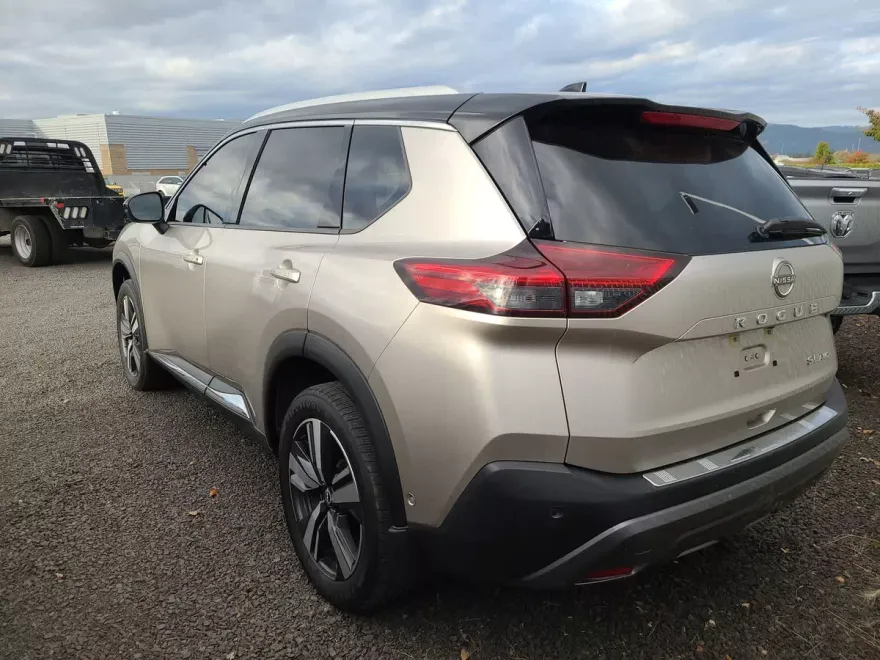 2022 Nissan Rogue SL photo 1