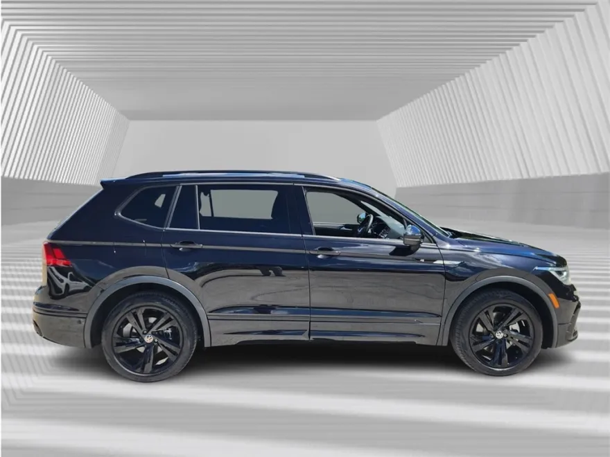 2023 Volkswagen Tiguan SE R-Line Black photo 1