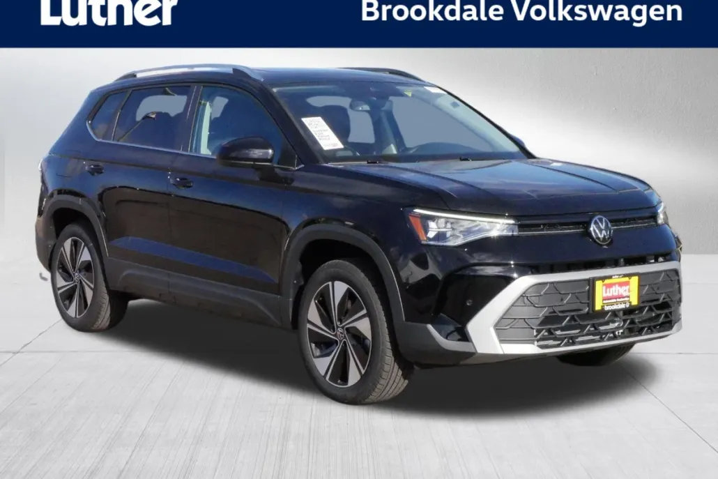 2025 Volkswagen Taos SE photo 1