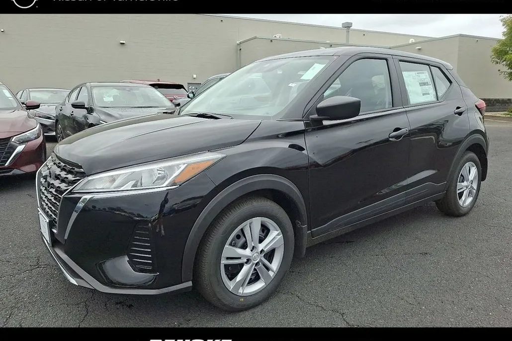 2025 Nissan Kicks Play S photo 1