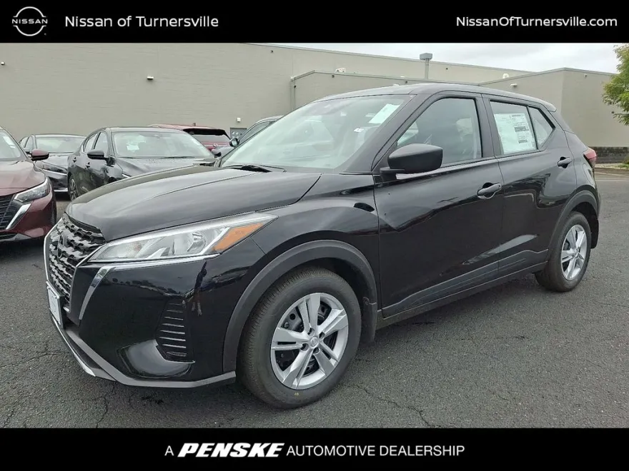 2025 Nissan Kicks Play S photo 1