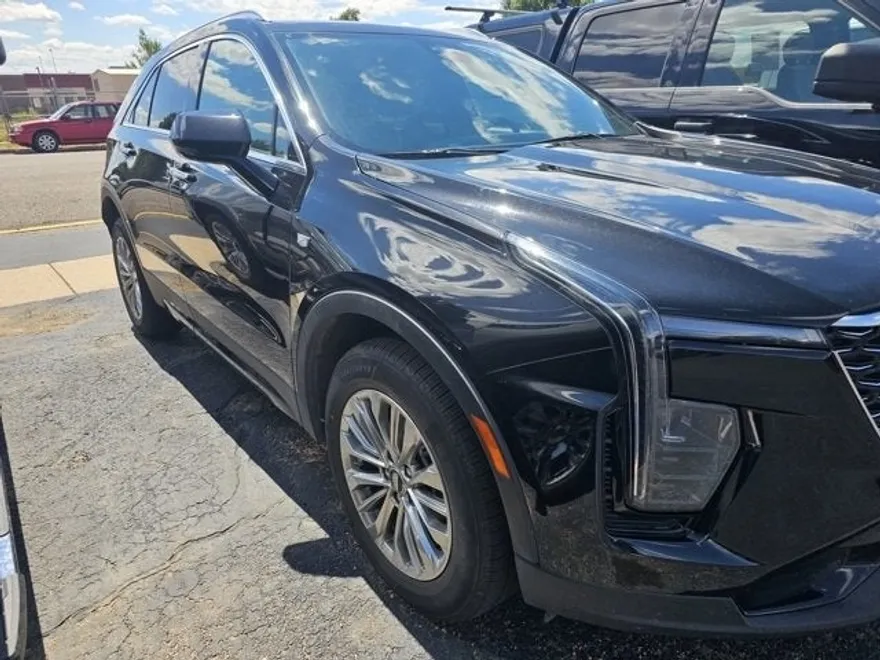 2024 Cadillac XT4 Premium Luxury photo 1