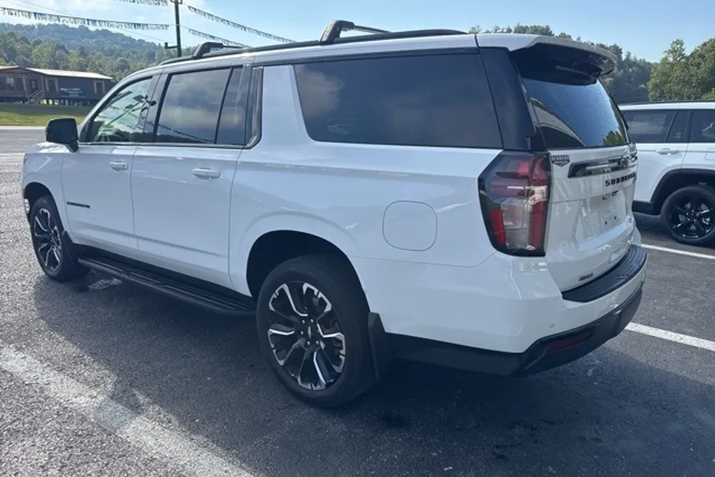 2024 Chevrolet Suburban RST photo 1